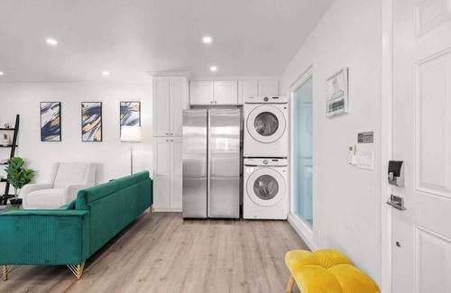 Altadena Apartment | Luxury Escape w/Private Balcony & Free Parking #3