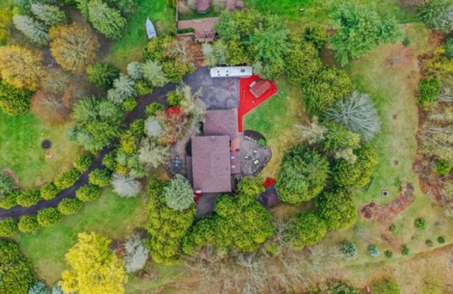 Caledon House | Luxury Estate Home getaway in Palgrave, Caledon.