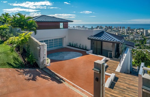 Makiki House | Luxury Estate with Panoramic Honolulu views. Steam room, Sauna, Spa, Heated Pool