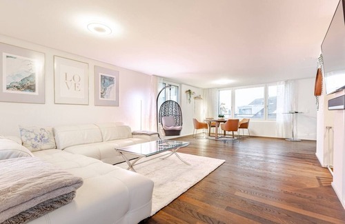 Affoltern am Albis Apartment | Luxury Family Home near Zurich and Zug - Sunset Balcony - Free Secure Parking
