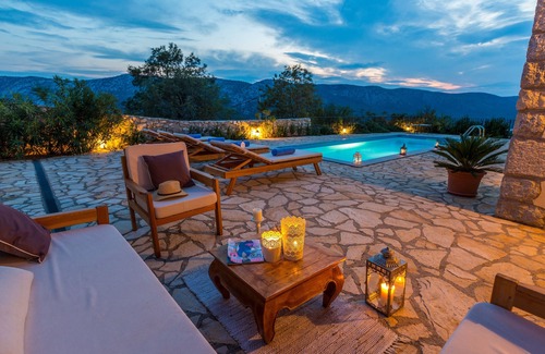 Tribalj Villa | Luxury Family Home. Heated Pool. Kids Park. Pets. Privacy. Concierge. Sauna.