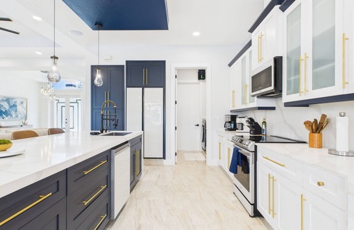 Burnt Store House | Luxury Family Stay, Heated Pool, Beaches, Parks