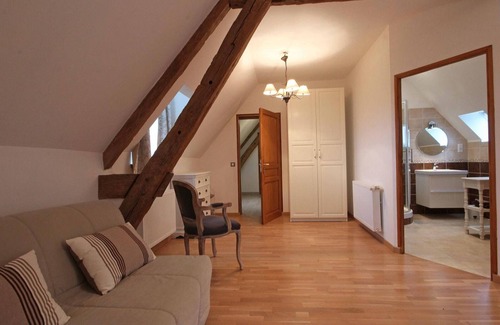 Coulonges-sur-Sarthe Cottage | Luxury Farmhouse with EV Charging, Near Paris, 6 Bedrooms, Sleeps 13