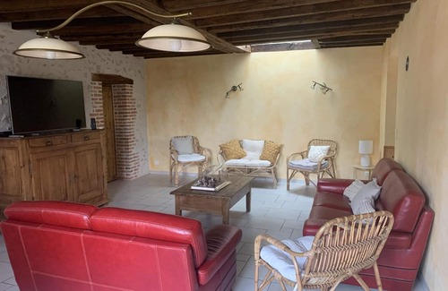 Mont-pres-Chambord Cottage | Luxury Farmhouse: Spa, Sauna, Family-Friendly, Near Loire Castles