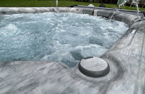 Munslow House | Luxury Farmhouse with Hot Tub, sleeps up to 20 people