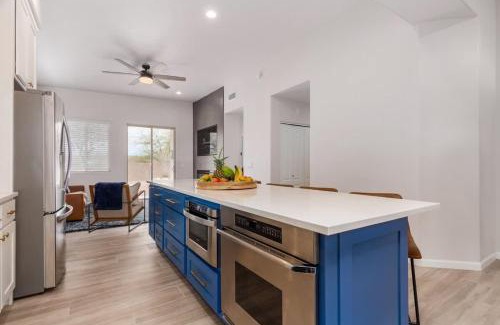 Casas Adobes House | Luxury Foothills Oasis with Mountain Views
