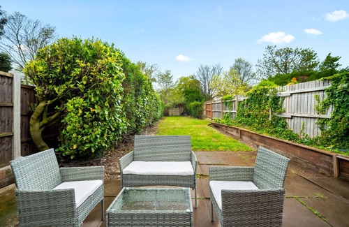 Great Barr House | Luxury Four Bedroom House - Garden - Parking - Great Barr