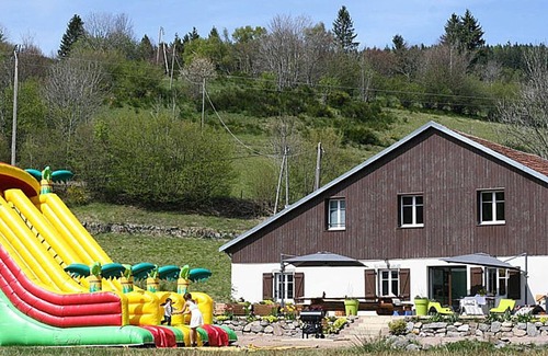 Saulxures-sur-Moselotte Cottage | Luxury Vosgian Farmhouse: Sauna, Jacuzzi, Games, Spacious Terrace, Pet-Friendly, Sleeps 16