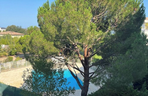 Sormiou Apartment | Luxury furnished 55m2 T2 apartment with air conditioning and private pool.