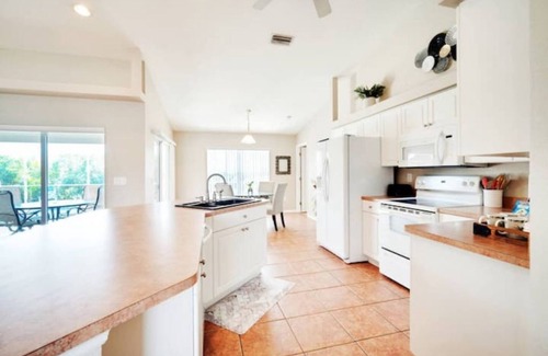 Mariner House | Luxury Getaway in Cape Coral with heated Pool!