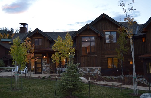 Three Peaks House | Luxury Getaway of the Rockies, minutes from 5 major ski areas