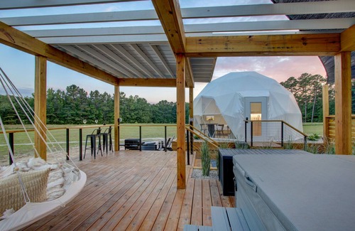 Pearcy Cabin | Luxury Glamping Dome “Sol” in countryside with hot/tub near Hot Springs