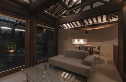 Jongno Villa | Luxury Hanok Ha Nok-un