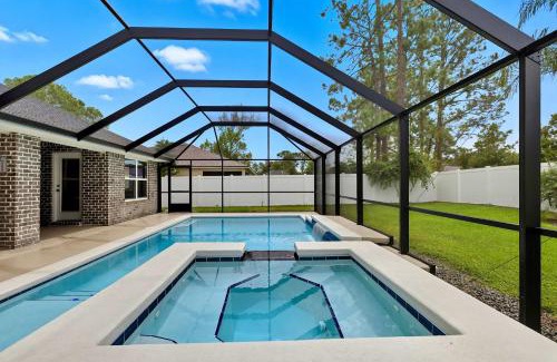 Palm Harbor House | Luxury Heated Pool & Spa Fenced Yard & Beach Gear