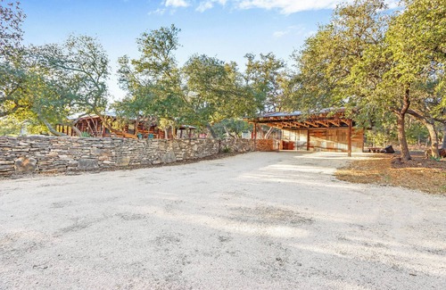 Wimberley House | Luxury Hill Country Escape Pool, Hot Tub, Firepit Near Wineries