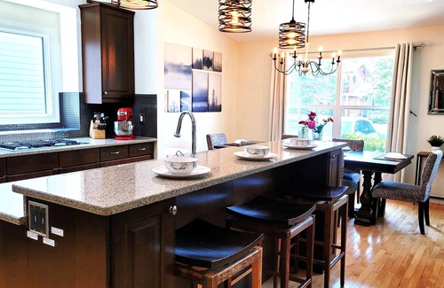 Northwest Calgary House | Luxury Home, 5BR, 2King, HotTub, Movie Theater, Game Room, Play Room and More