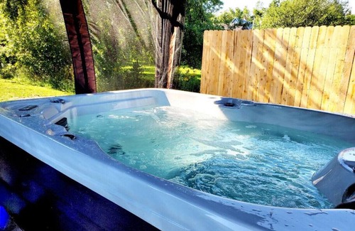 Houghton House | Luxury Home, Hot tub, Game Rm, Sauna, Near trails