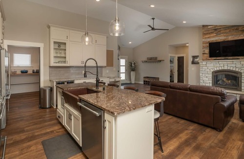 Rochester House | Luxury Home - Minutes from Downtown - 3 Bedroom/2 Bath