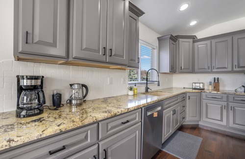 Twin Falls House | Luxury Home near Canyon; HOT TUB