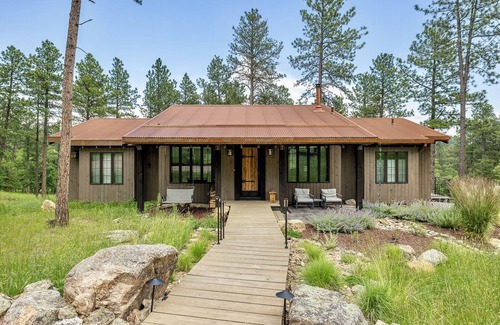 Hermosa House | Luxury home near Mt Rushmore! King beds in 3 of 4 bedrooms!