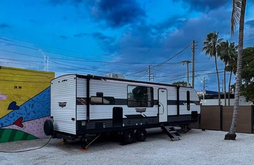 Allapattah House | Luxury Home on Wheels Wynwood’s Unique Stay