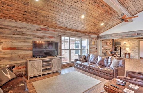 Oklahoma County House | Luxury Home w/Pool + Forest Vistas - 29 Mi to OKC!