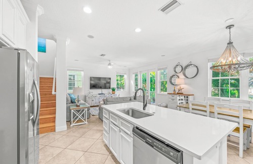 Holmes Beach House | Luxury Home with Private Pool and Spa! Short Walk to Beach! - Mojito Splash