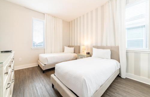 West Kissimmee House | Luxury Home With Themed Rooms, Air Hockey Near Disney With Waterpark & Resort Access At Encore Resort - 7699Gr