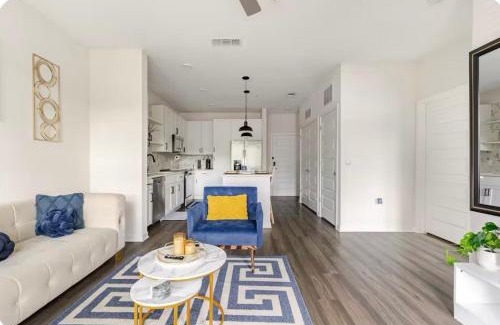 Winter Garden Apartment | Luxury home, With Wifi, pool and Espresso