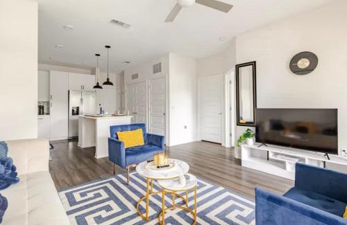 Winter Garden Apartment | Luxury home, With Wifi, pool and Espresso