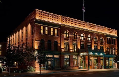 Aspen Apartment | Luxury Hotel Junior Suite w/onsite dining, ski valet and heated pool!