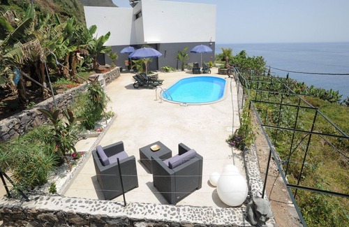 Arco da Calheta House | Luxury-House-Ensuite with Shower-Sea view-Casa Frangipani