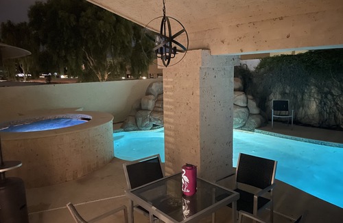 Montecito Court Villa | Luxury House In Paradise Valley With Private Pool & Hot Tub. 30 days minimum