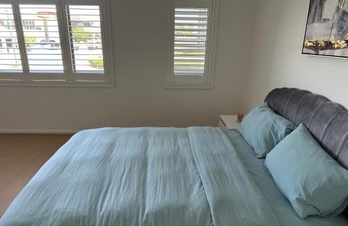 Gledswood Hills House | luxury house near golf courses! Free wifi & free parking