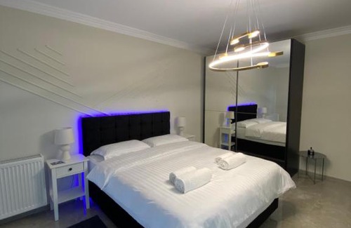 Tractorul Apartment | Luxury House