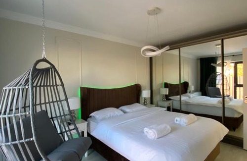 Tractorul Apartment | Luxury House