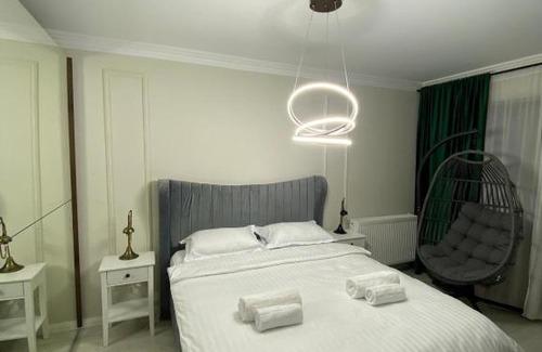 Tractorul Apartment | Luxury House