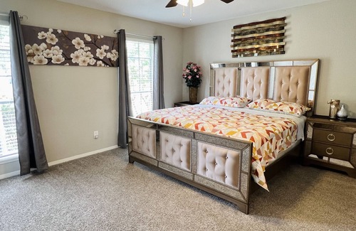 Sharpstown House | Luxury House w/ 3 Bdrs & Big Party Room in Houston Bellaire