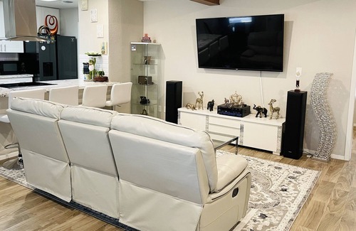 Sharpstown House | Luxury House w/ 3 Bdrs & Big Party Room in Houston Bellaire
