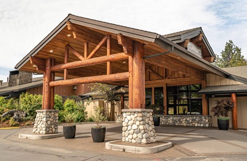 Orchard District Apartment | Luxury in Bend, OR | Deluxe Queen close to Nature