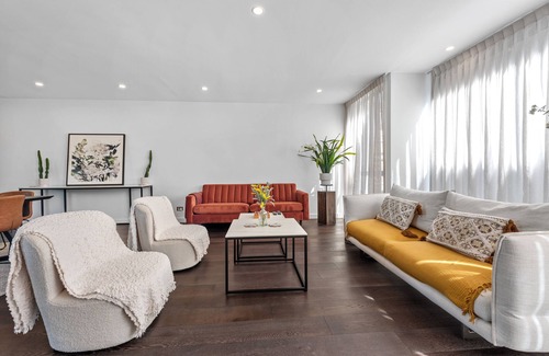 New Farm House | Luxury in New Farm!
