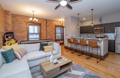 Central Business District Apartment | Luxury Industrial Loft The Heart of Downtown