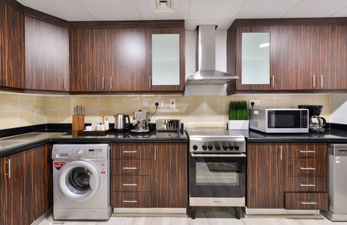 Dubai Marina Apartment | Luxury JBR Shams - Sea or Marina View - Free Beach Resorts Access!