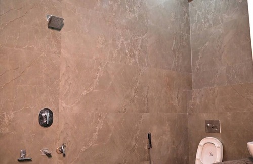 Faizabad House | Luxury King-size Room in Ayodhya. 10 minutes from Ram Mandir!