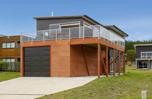 Motuoapa House | Luxury lake house, perfect for a family getaway
