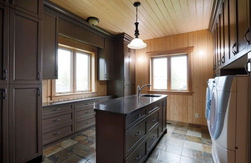Falcon Lake Cabin | Luxury Lakefront Cabin on Falcon Lake