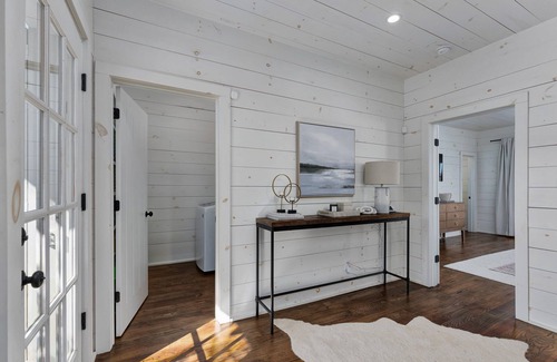 Crane Hill House | Luxury Lakefront Family Retreat at Smith Lake