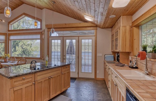 Bonner County House | Luxury Lakefront Retreat