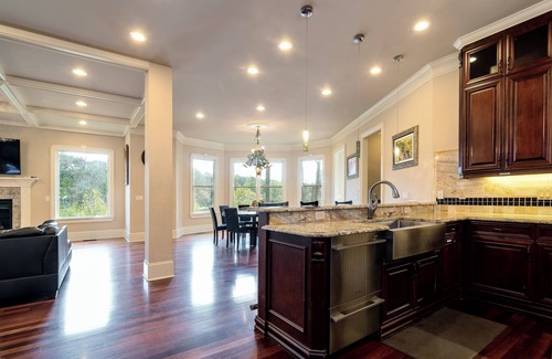 Atlanta House | Luxury Lakefront-Theatre-Huge Yard-Mins to DT ATL
