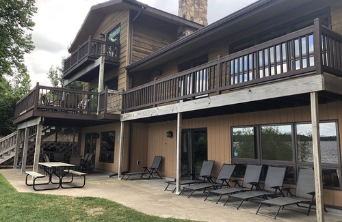 Alexandria House | Luxury Lakeshore 8 Bedroom Lodge on Alexandria, MN Chain of Lakes